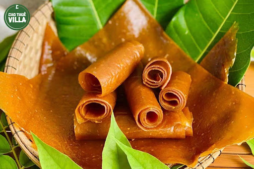 Bánh tráng xoài là món đặc sản nổi bật của Nha Trang